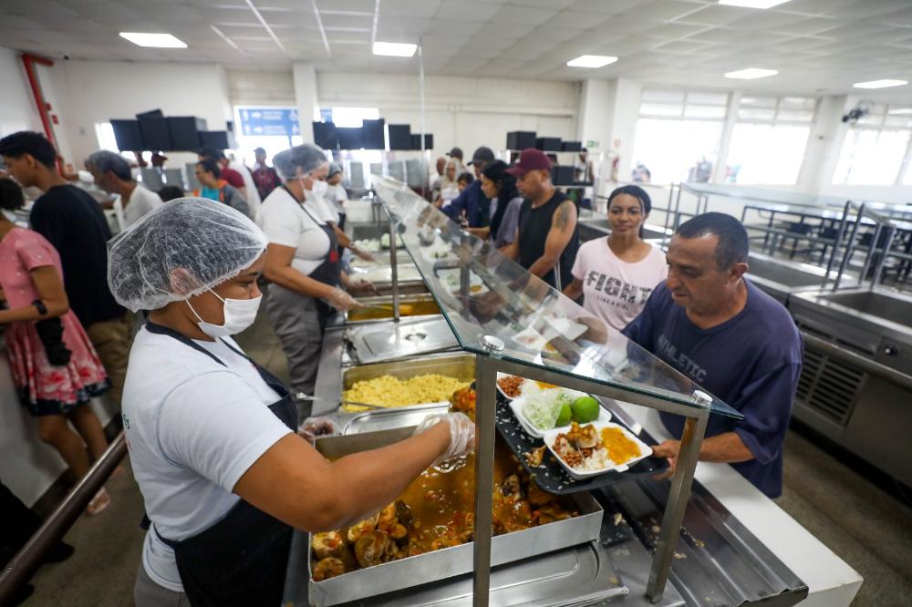 Capa da notícia: Pesquisa revela perfil dos usuários de restaurantes comunitários e aponta regiões com maior demanda por novas unidades